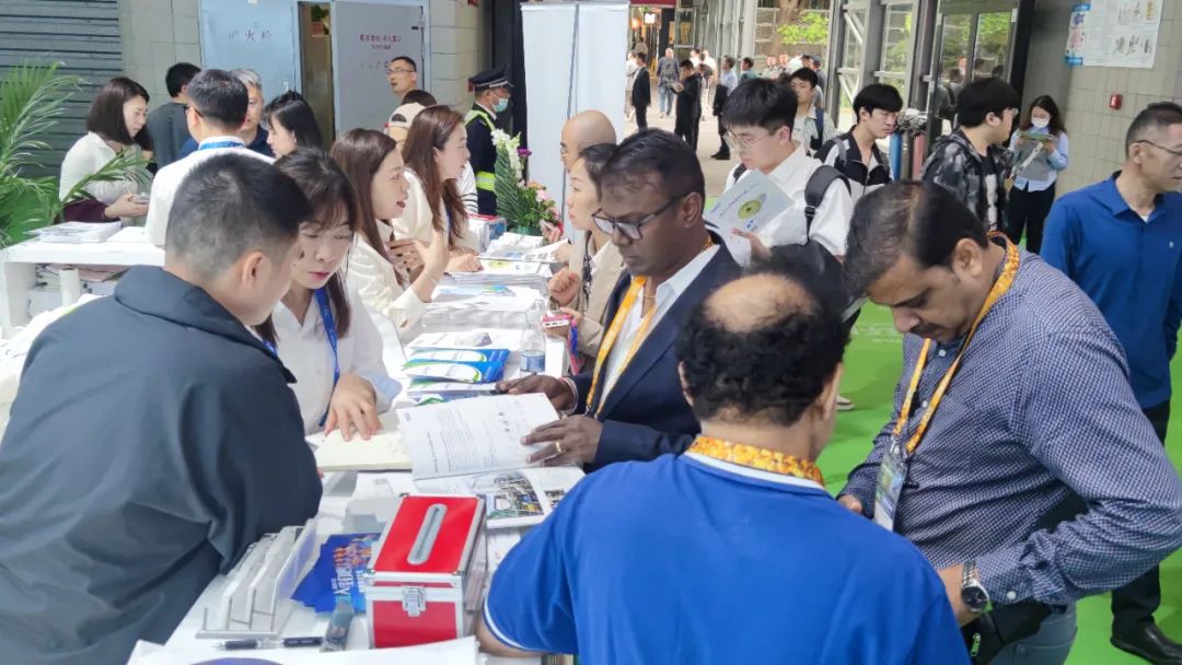 东南亚客户光临6686体育展台咨询污水处理